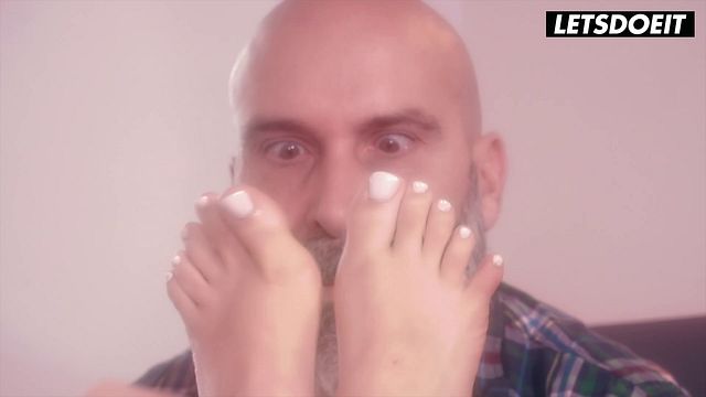 Curvy Latina Enjoys Intense Foot Worship as He Can't Stop Rubbing Her Oiled Soles